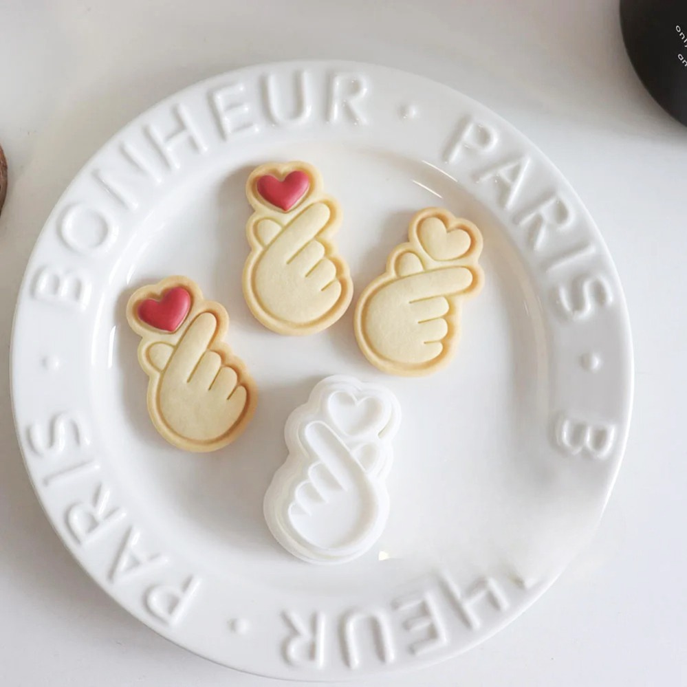 Baking Kitchen Diy - Tagliabiscotti a Forma di Gesto d'Amore,